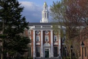 赤峰美国务院指示领事馆恢复处理哈佛大学国际学生签证